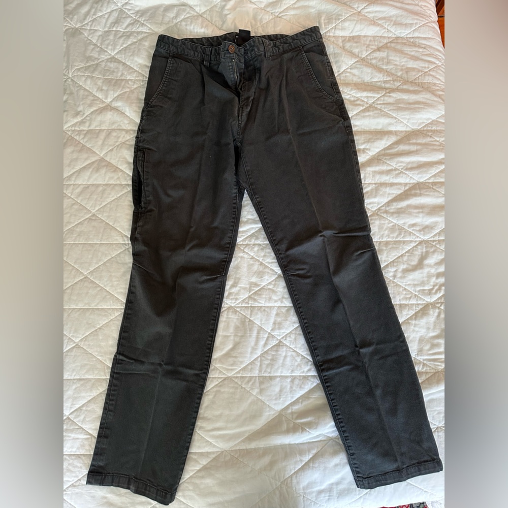 The North Face men’s casual black pants size 34